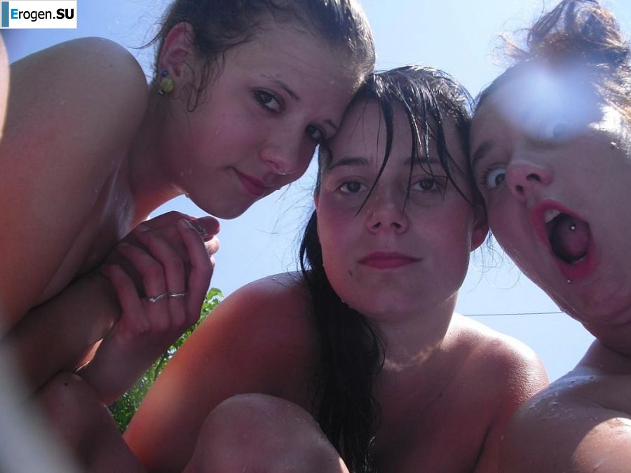 three girlfriends sunbathe in the yard with bare breasts. Photo 11
