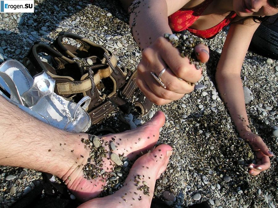 without a swimsuit on a rocky shore. Photo 17