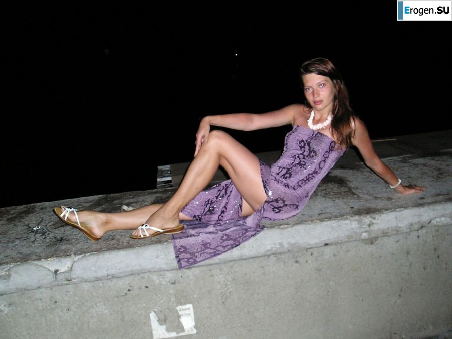 without a swimsuit on a rocky shore. Photo 23