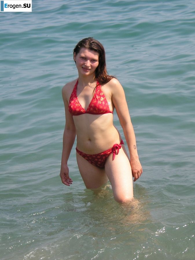 without a swimsuit on a rocky shore. Photo 26