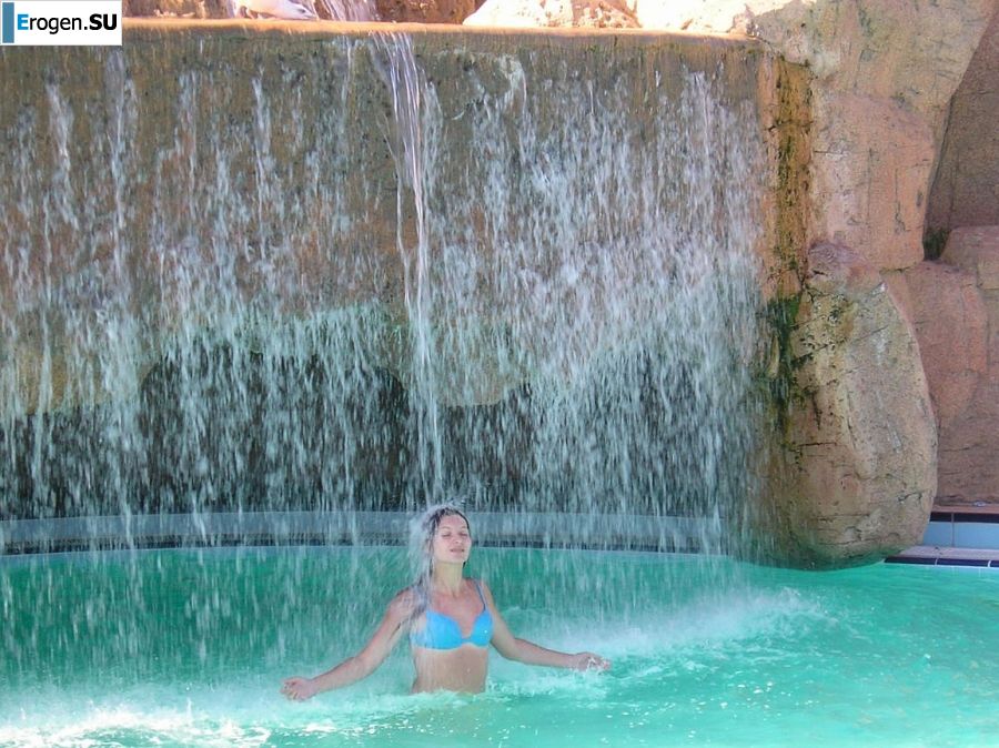 without a swimsuit on a rocky shore. Photo 28
