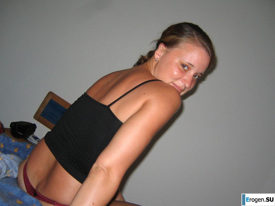 topless in some hotel on the sea. Photo 4