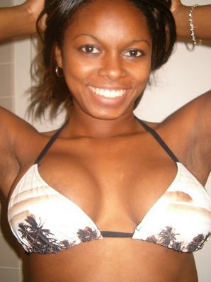 Appetizing black woman masturbates and shows her wet pussy. Thumb 10