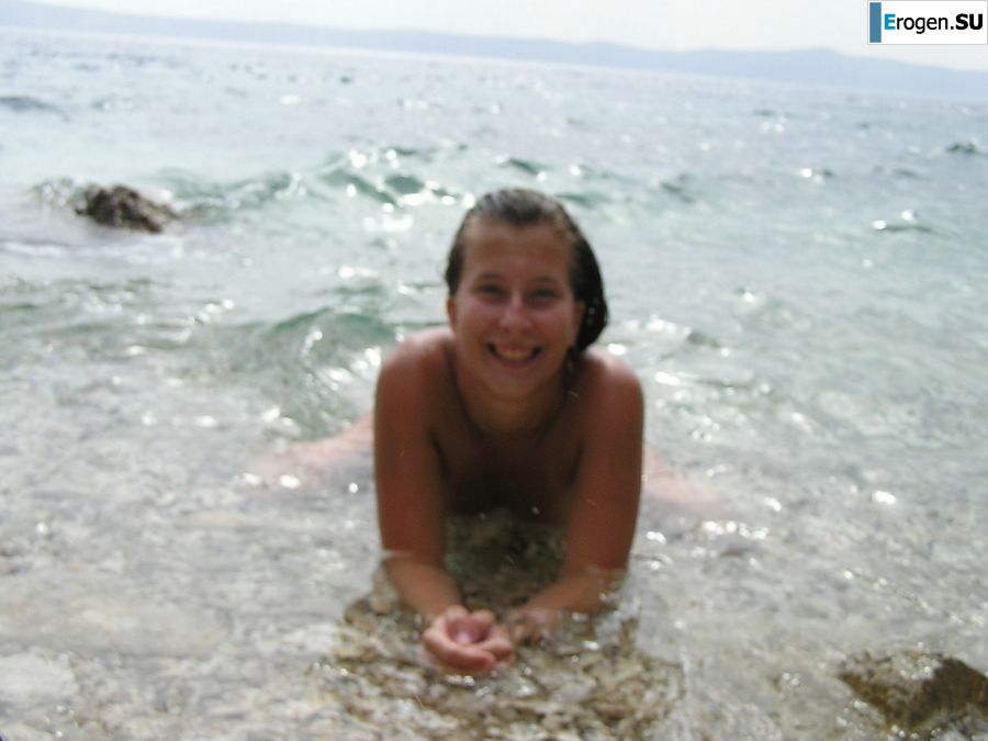 A sports student undressed on the beach and swam naked. Part 2. Photo 23