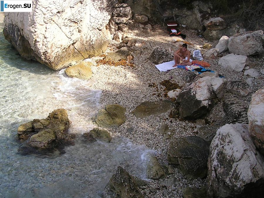 A sports student undressed on the beach and swam naked. Part 2. Photo 26