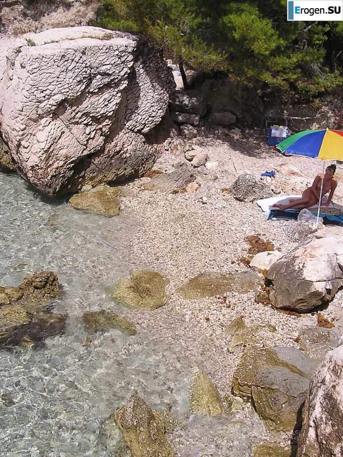 A sports student undressed on the beach and swam naked. Part 2. Photo 27