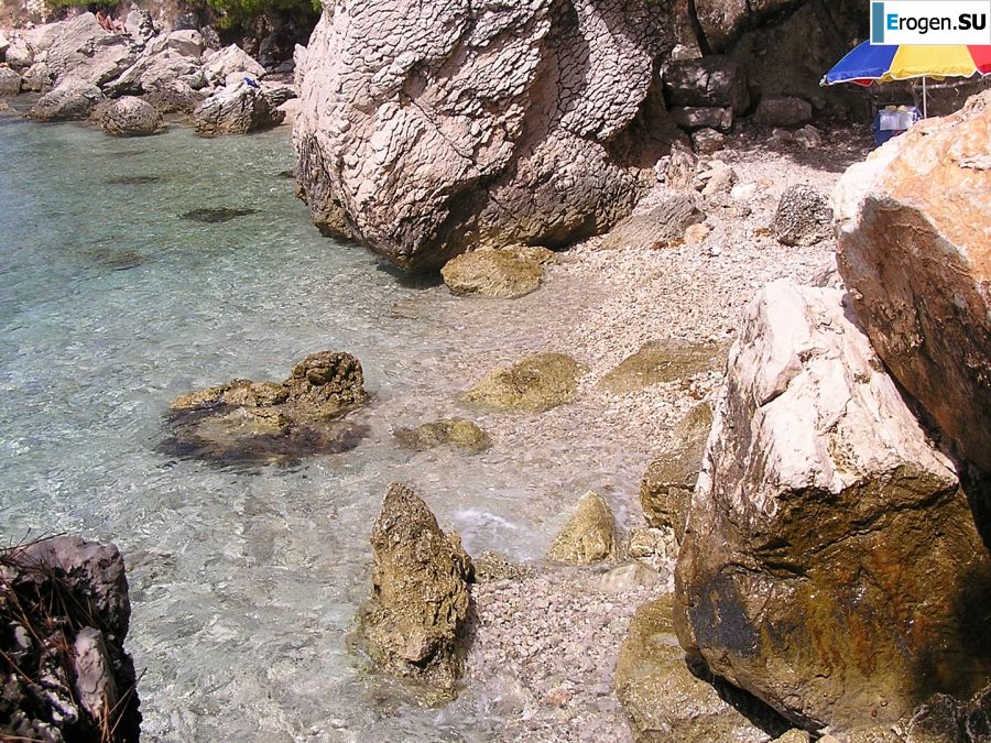 A sports student undressed on the beach and swam naked. Part 2. Photo 29