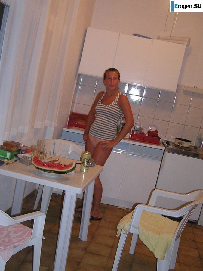 A sports student undressed on the beach and swam naked. Part 2. Photo 36