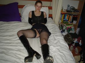 A red-haired student with glasses spread her legs in lace stockings and showed a pussy. Thumb 22