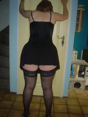 A red-haired student with glasses spread her legs in lace stockings and showed a pussy. Thumb 31