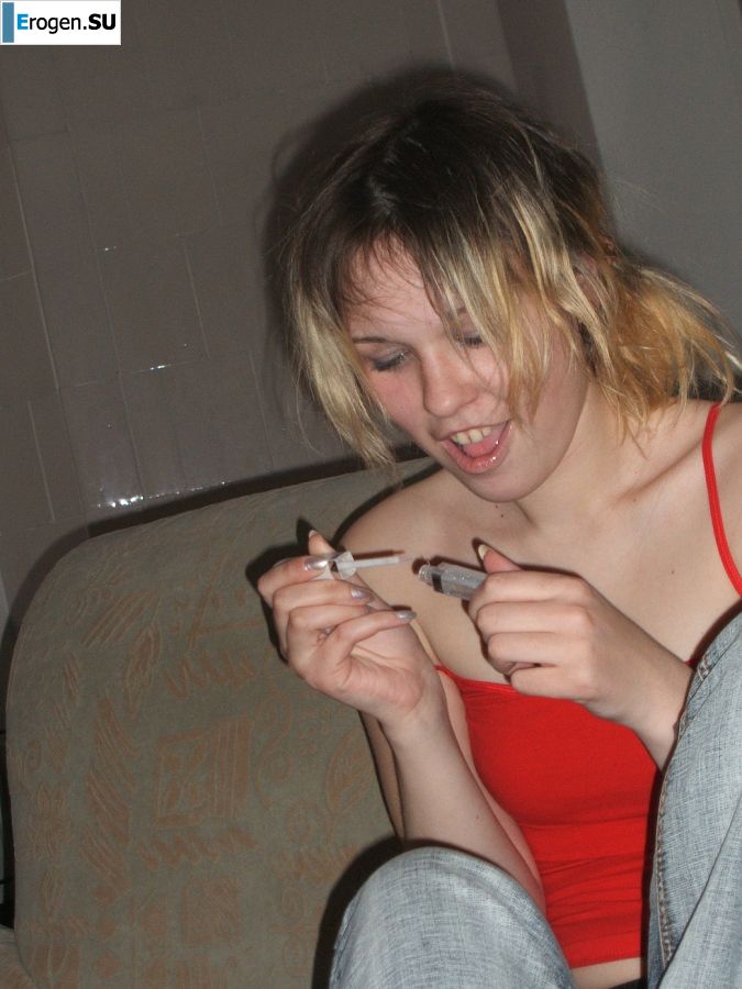 A blonde with a thin waist poses in glasses and red panties. Part 2. Photo 16