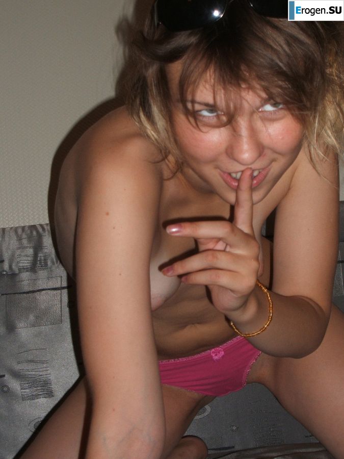 A blonde with a thin waist poses in glasses and red panties. Part 2. Photo 30
