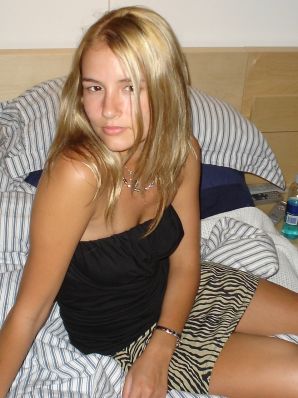 Two blondes undressed and engaged in passionate sex. Part 2. Thumb 16