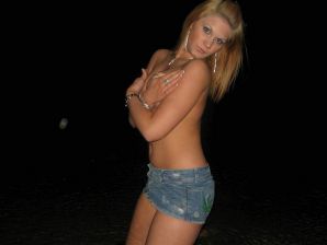 Blonde and brunette kiss and show boobs to each other. Thumb 46
