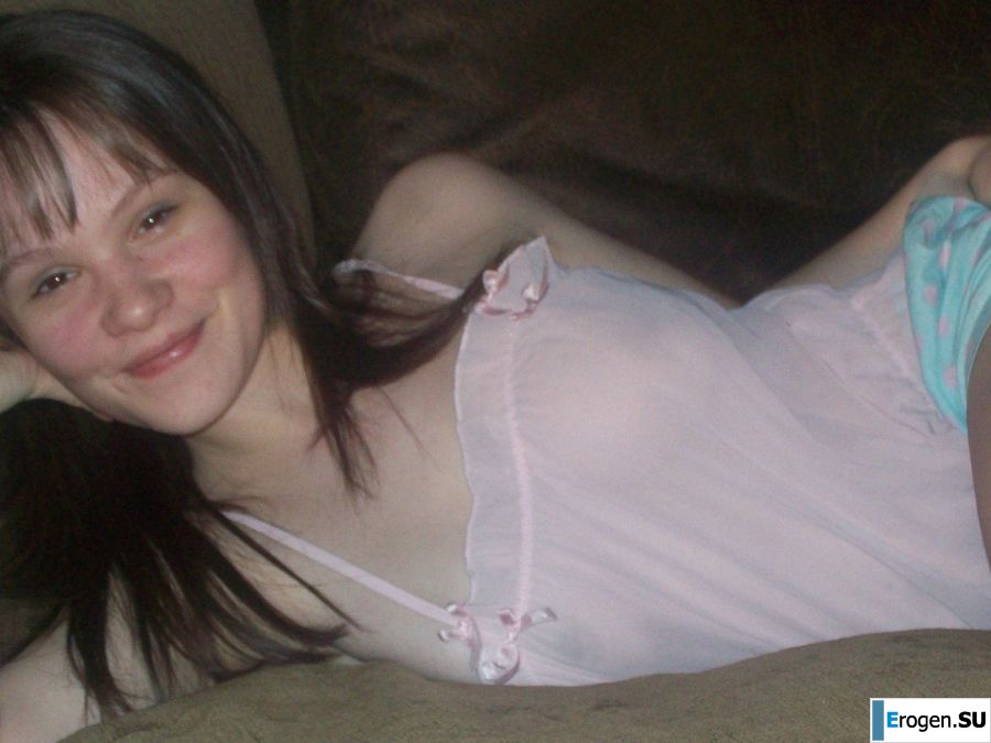 Young mischievous brunette shows elastic breasts and ass. Photo 5