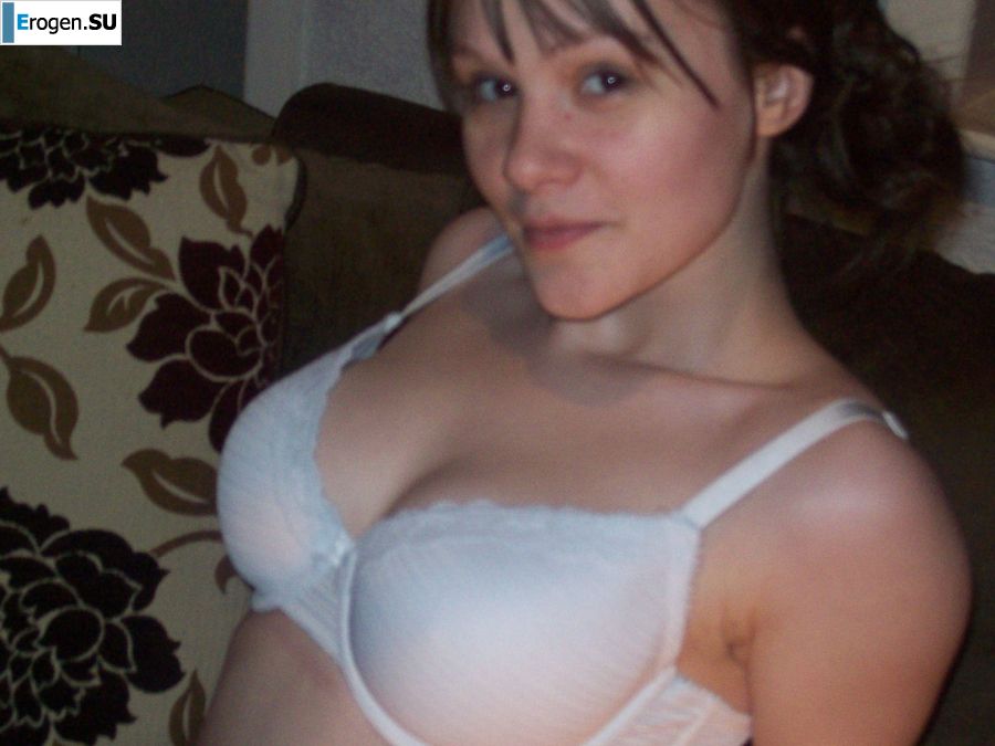 Young mischievous brunette shows elastic breasts and ass. Photo 8