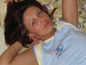 A tanned brunette with a firm body undressed and showed an intimate haircut. Thumb 23