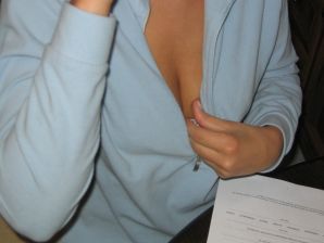 A tanned brunette with a firm body undressed and showed an intimate haircut. Thumb 27