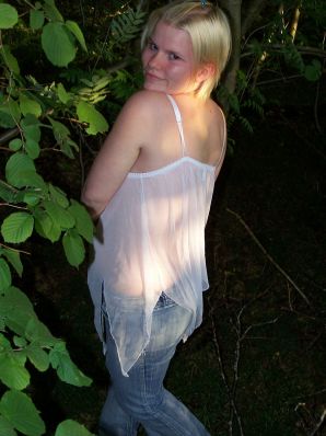 Appetizing magnificent blonde spread her legs right on the grass. Thumb 3