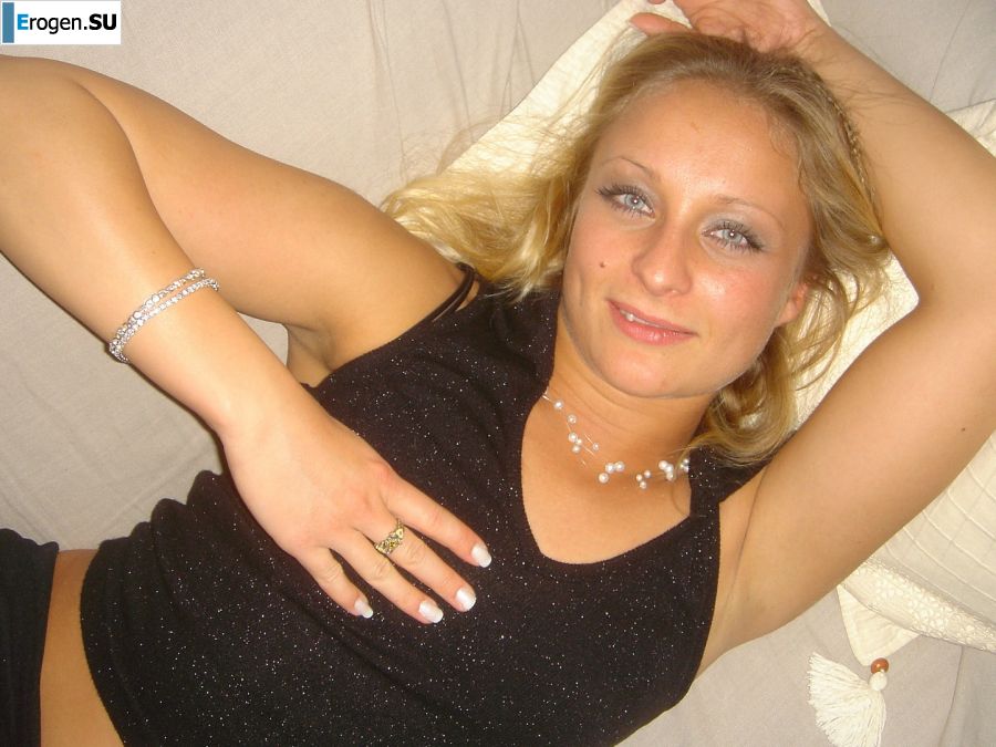 Милая блондинка в розовых трусиках показала упругие сиськи. Часть 3. Фото 22