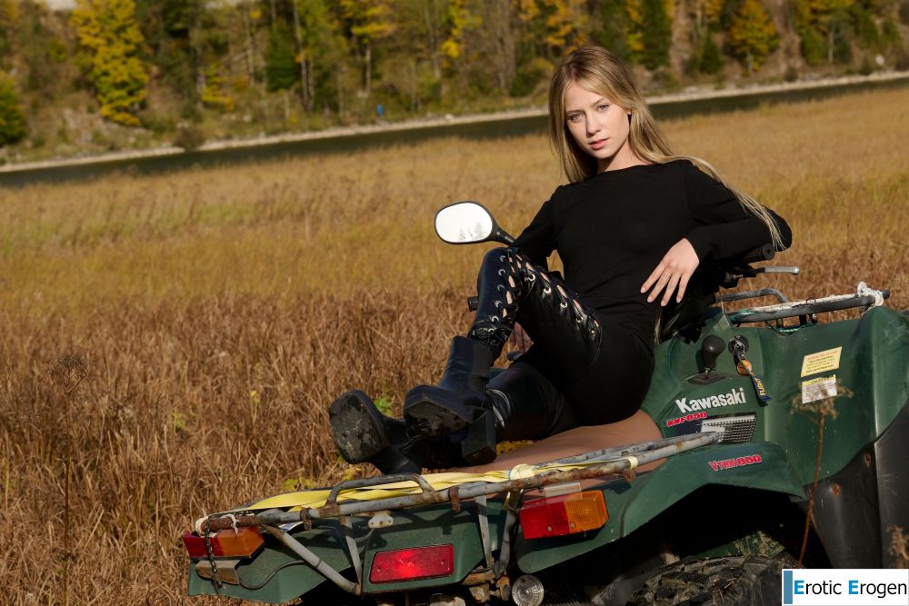 Molli in Wheels &amp; Heels. Фото 10