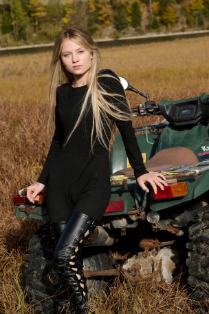 Molli in Wheels &amp; Heels. Эскиз 14