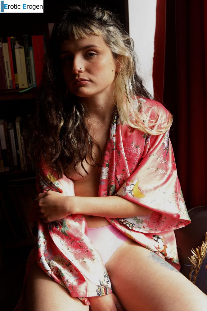 Stacy Vargas in The Spanish Jellyfish. Picture 6