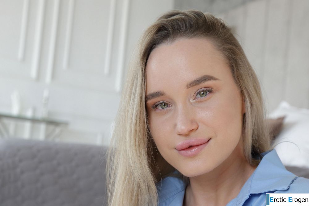 Olivia Myers in Sexy. Picture 5