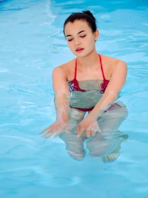 Tutsi in Poolside Play. Thumb 3