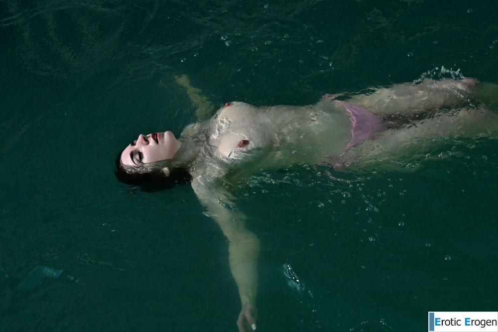 Maria Mane in Skinny Dip. Фото 10