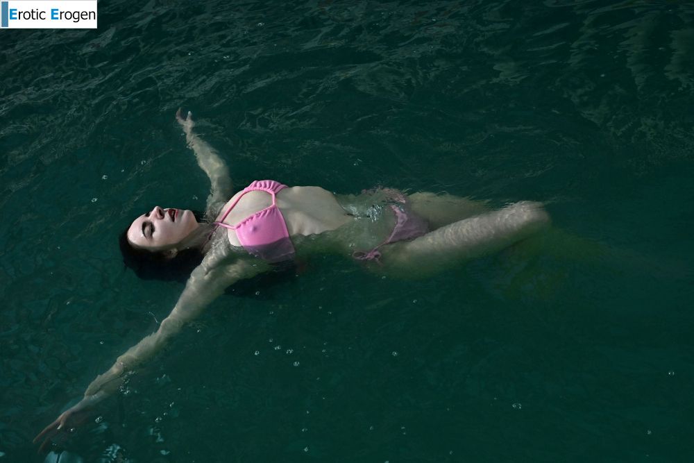 Maria Mane in Skinny Dip. Фото 4