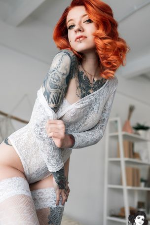 Redd in Delicate Lace. Thumb 7