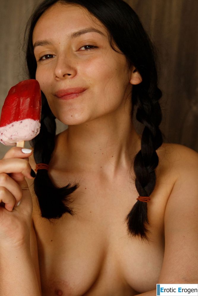 Luisa Medrano in Where Am I At. Фото 30