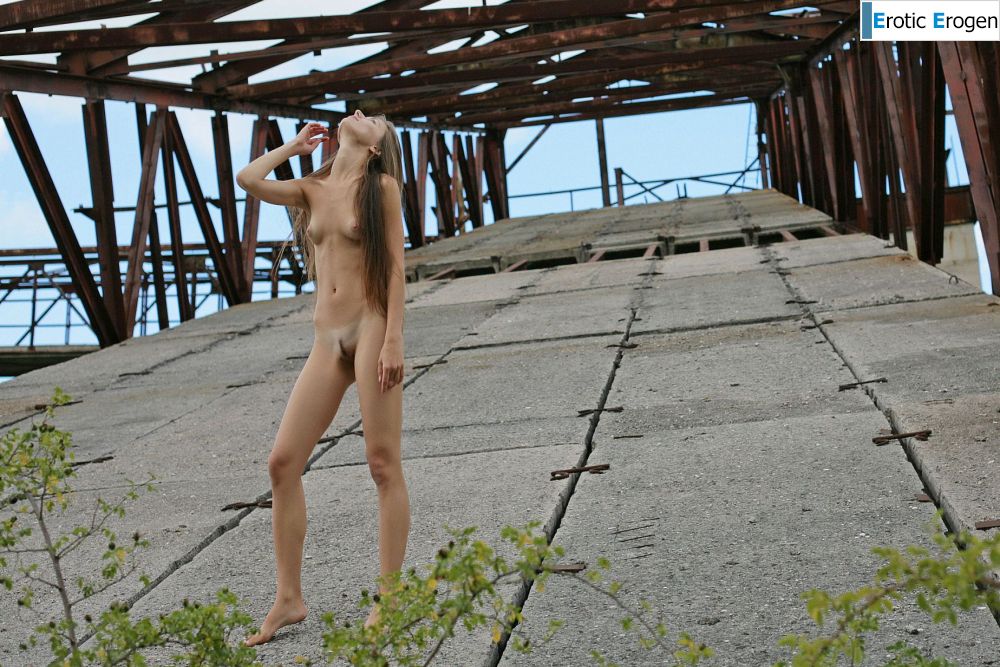Leraa in Looking Sexy. Picture 23