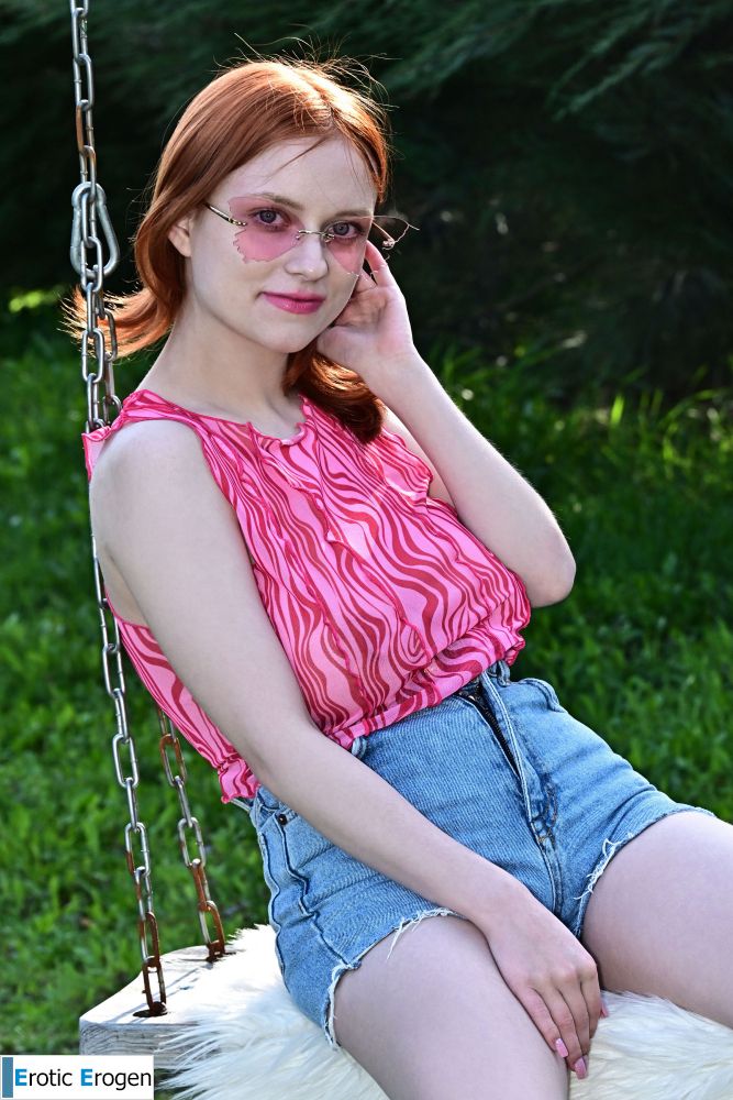 Raquel in Lets Swing. Фото 3