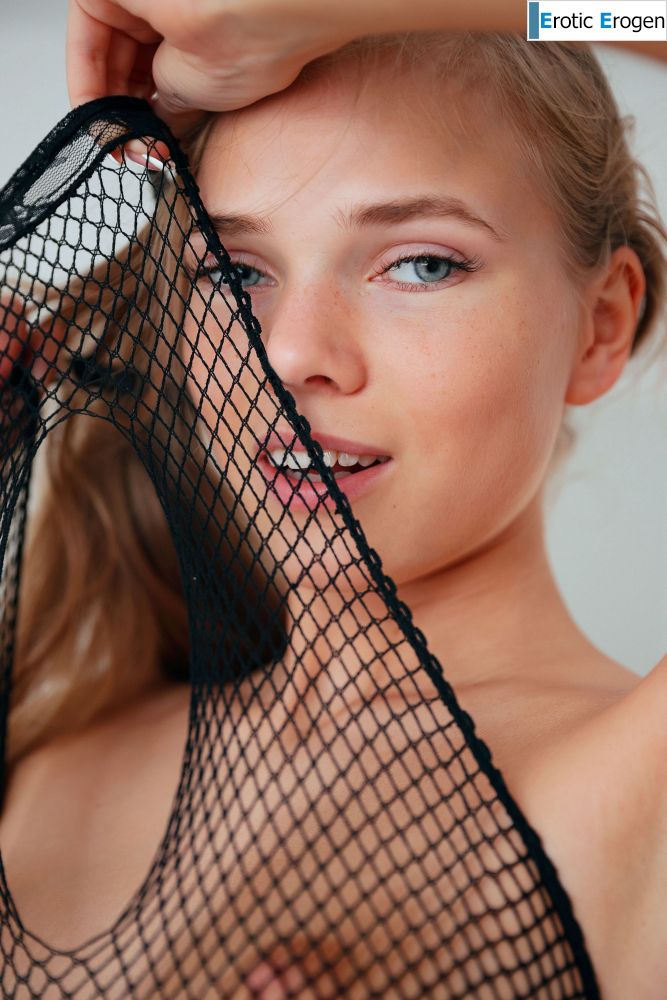 Luise in Fishnet Frenzy. Фото 21