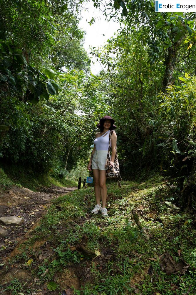 Pamela Cuevano in Bug Bytes. Фото 2