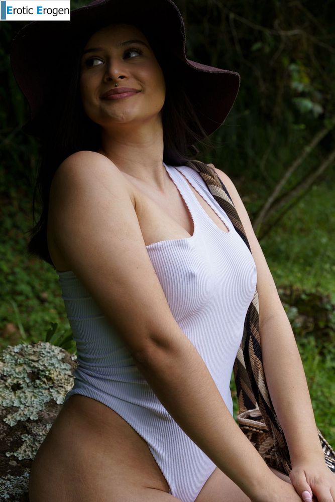 Pamela Cuevano in Bug Bytes. Фото 7