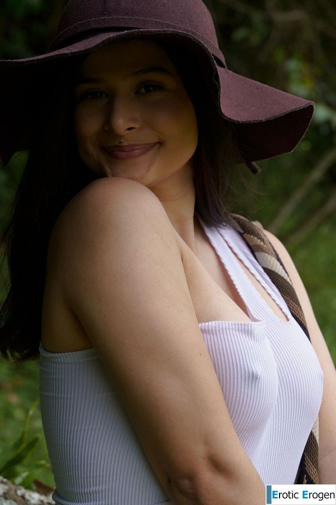 Pamela Cuevano in Bug Bytes. Фото 8