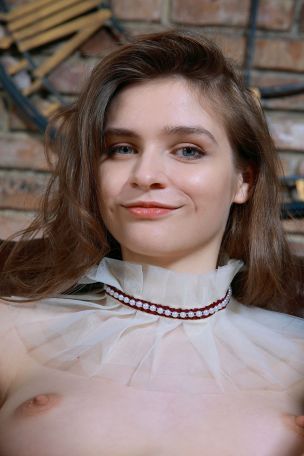 Olivia Lust in Frilled Collar. Эскиз 12