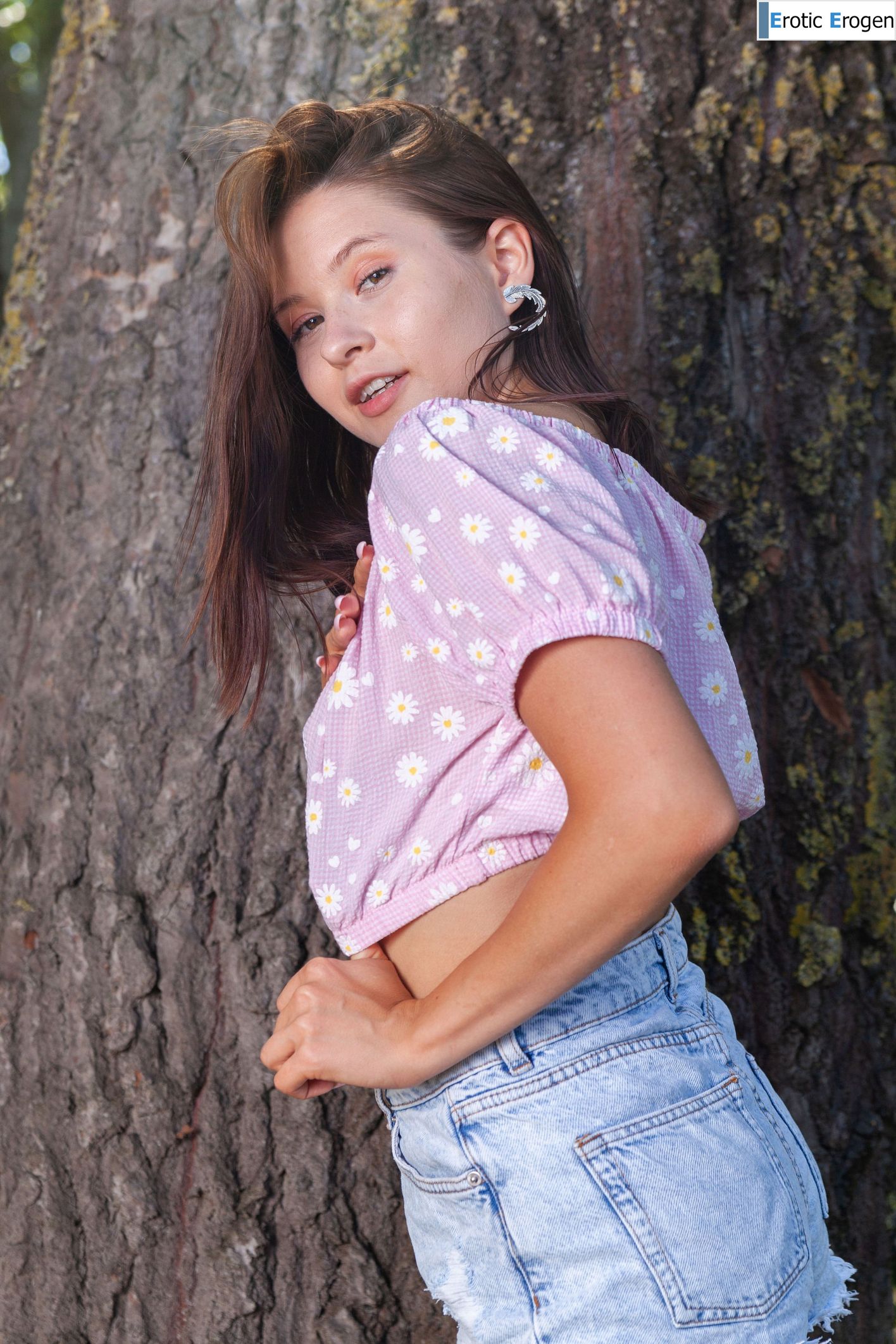 Skye Bloom in Blue Jean Shorts. Picture 4