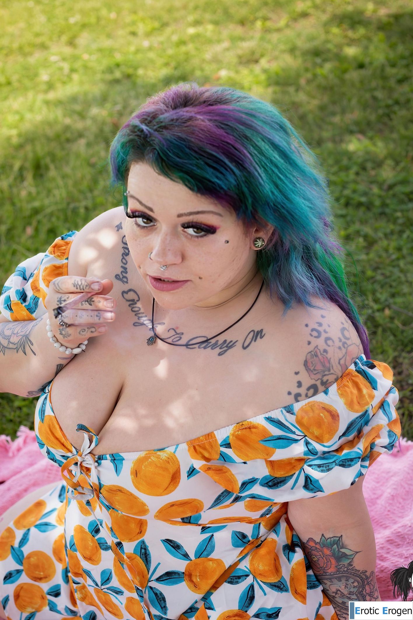 Ellieehaze in Best Buds. Picture 14