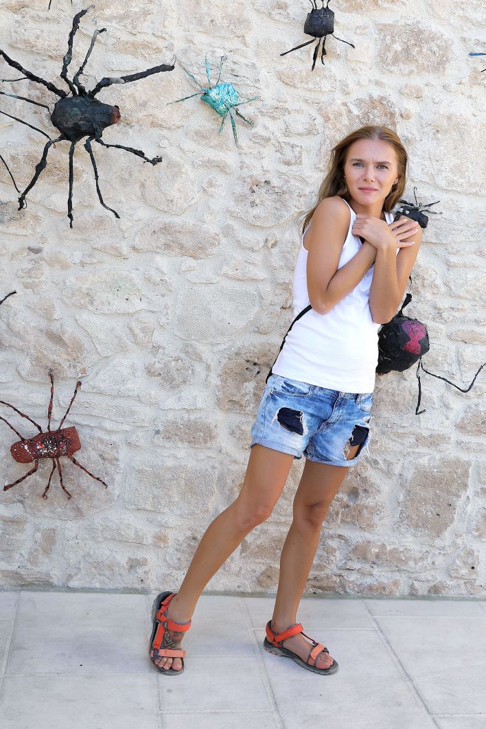 Karissa Diamond in Postcard From Paphos. Эскиз 24