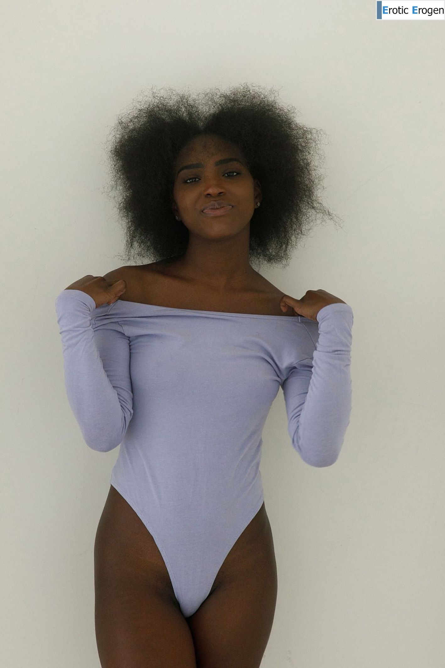 Kelsey Jones in Fashion Nuggets. Фото 5