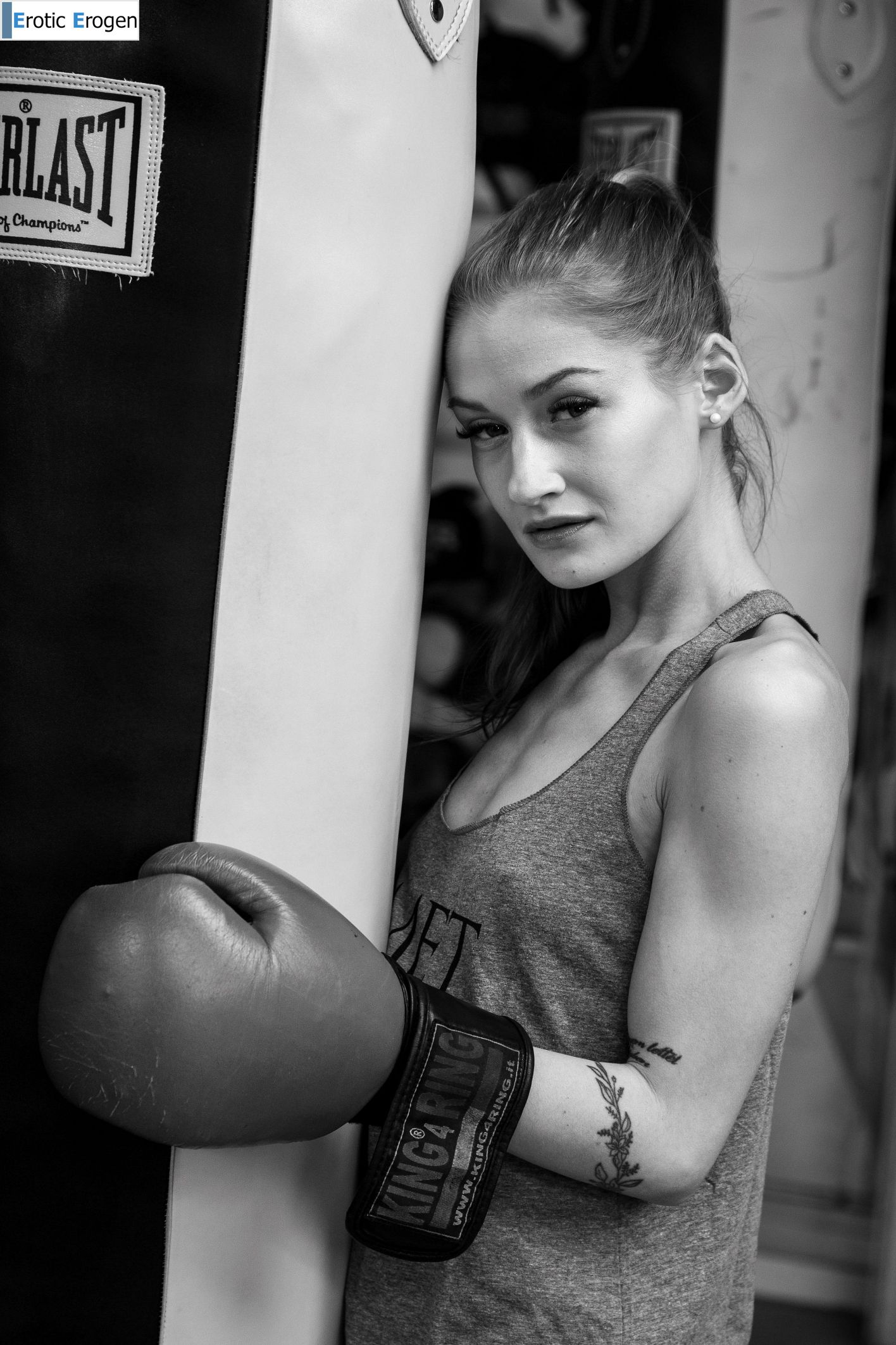 Tiffany Tatum in Boxing Gym. Фото 28