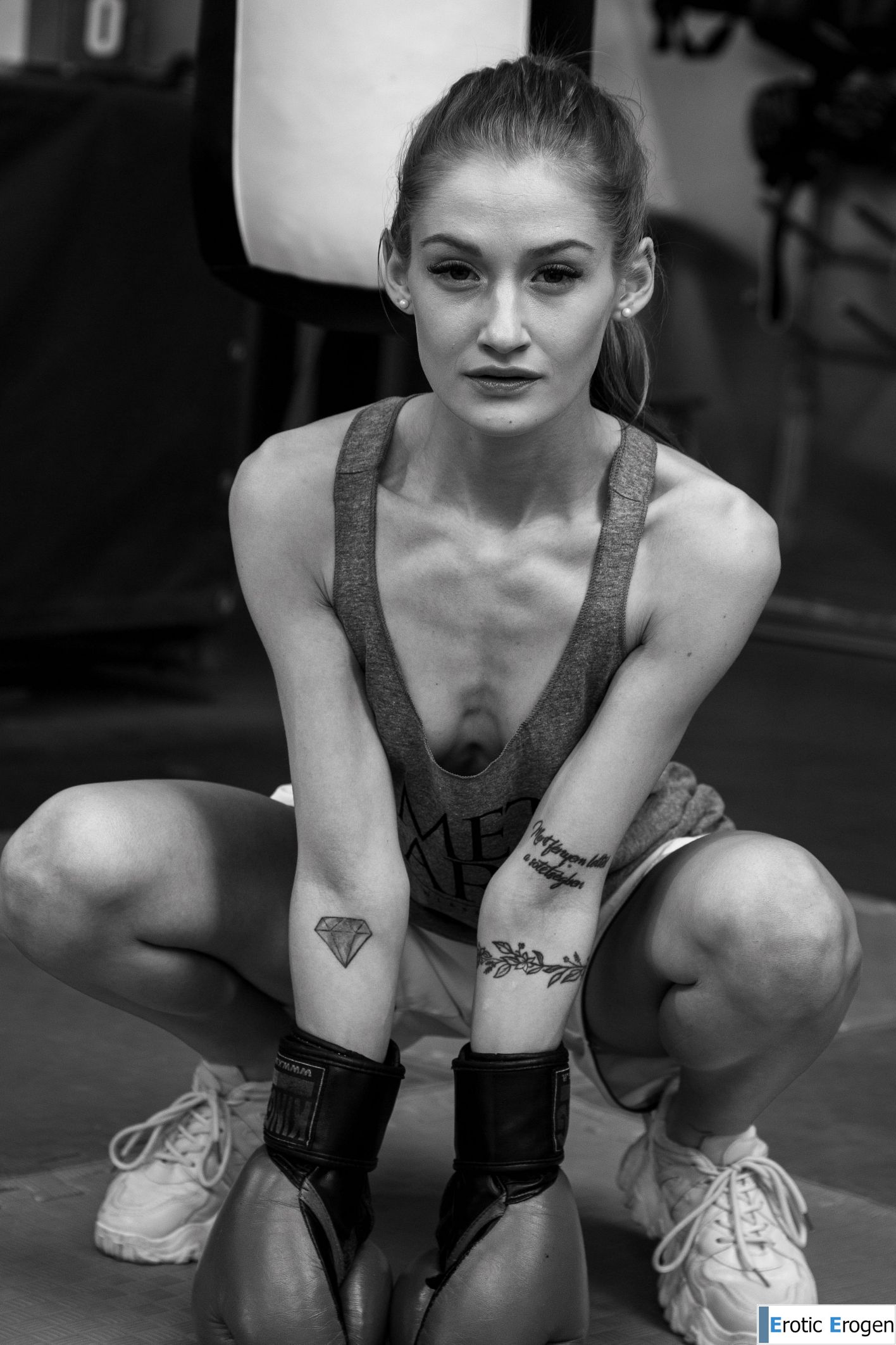 Tiffany Tatum in Boxing Gym. Фото 30
