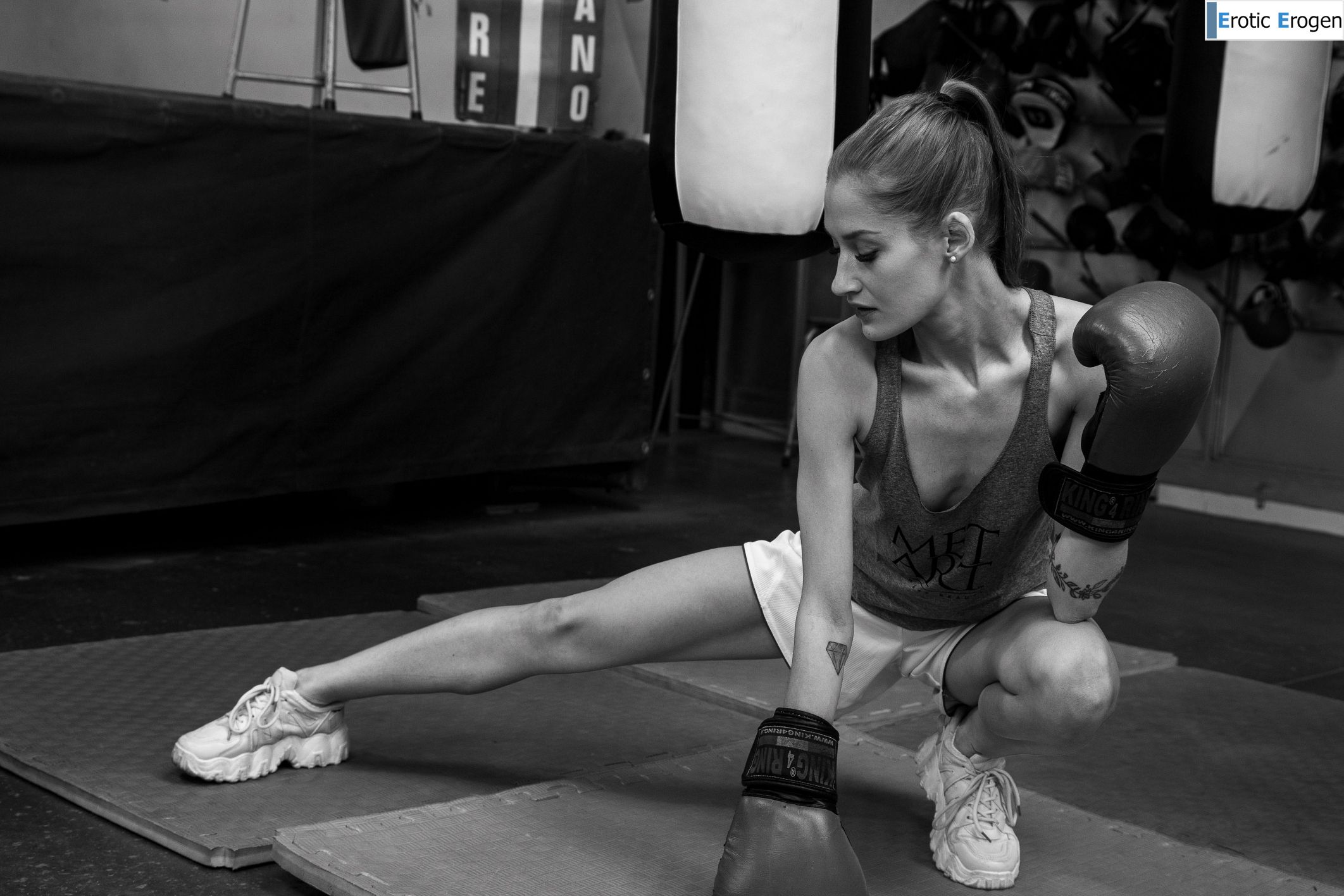 Tiffany Tatum in Boxing Gym. Фото 31