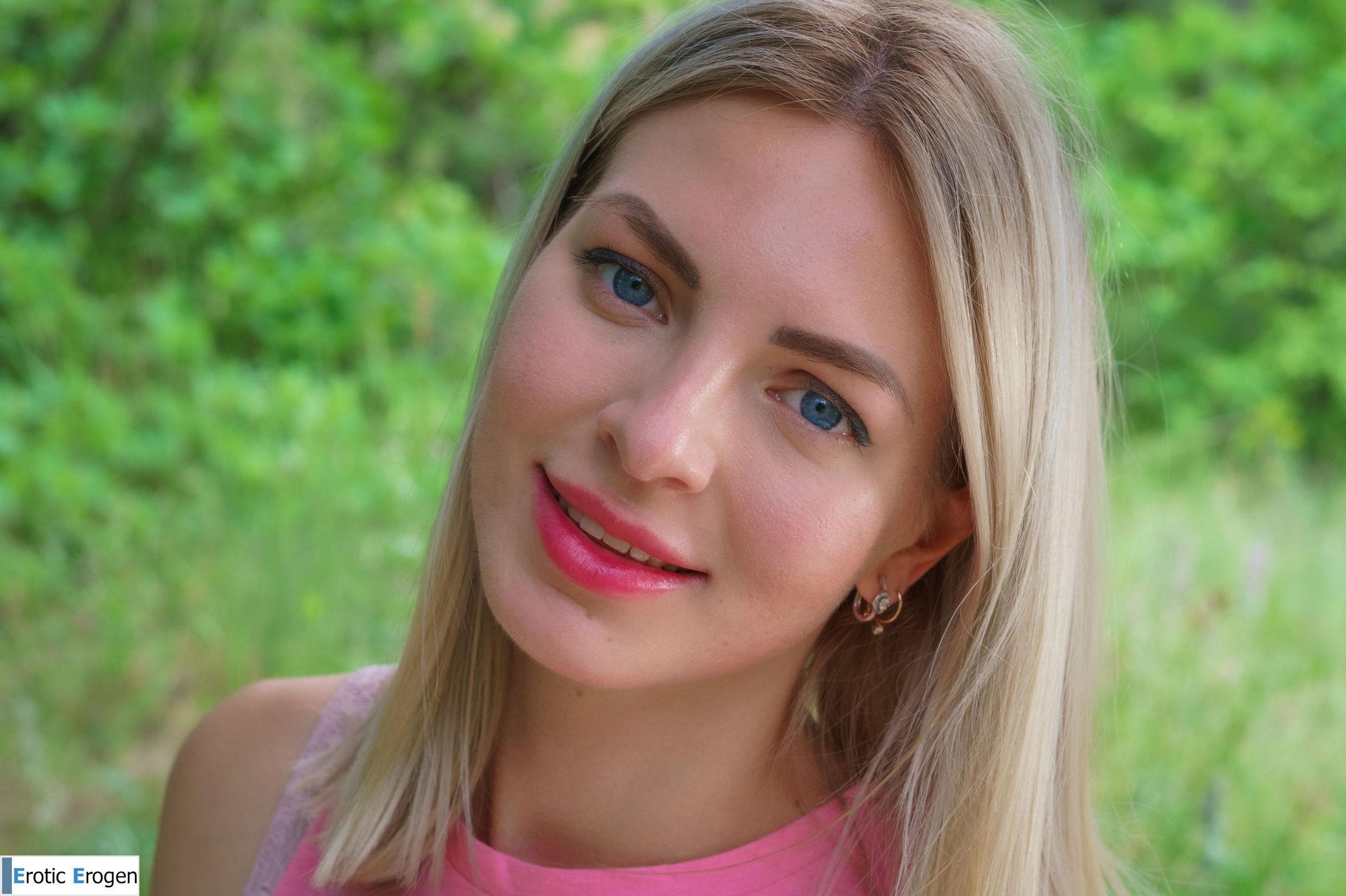 Roxy P in Summer Day. Picture 3