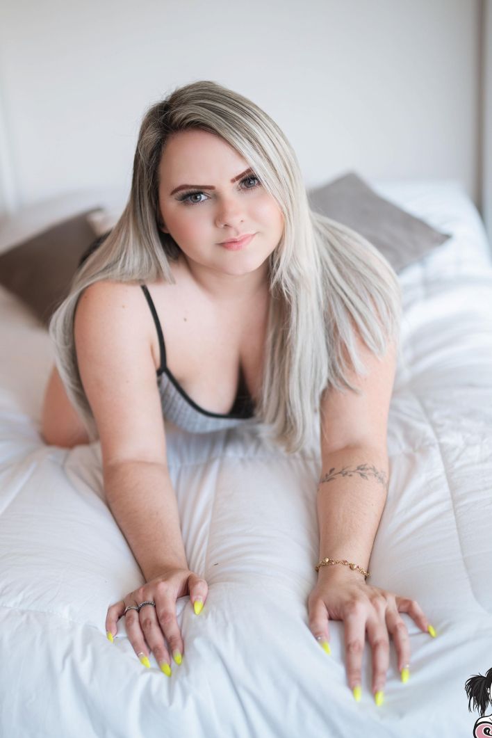 Gabyzinha in Sweet Dreams Are Made Of This. Thumb 3