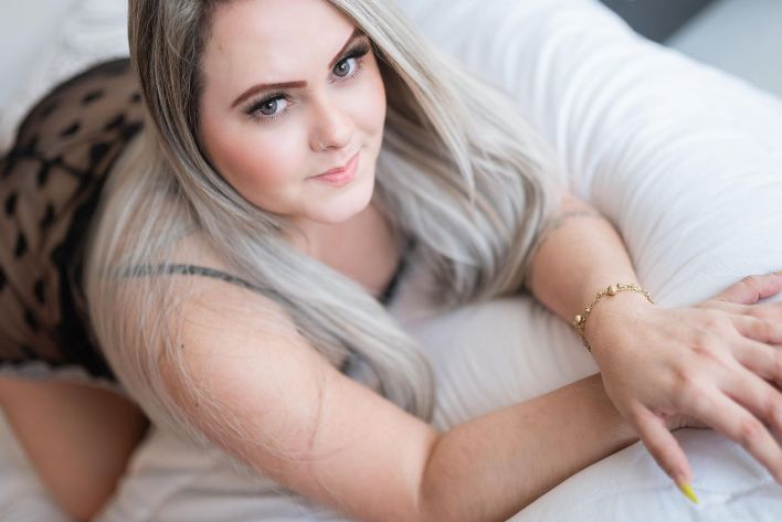 Gabyzinha in Sweet Dreams Are Made Of This. Thumb 5